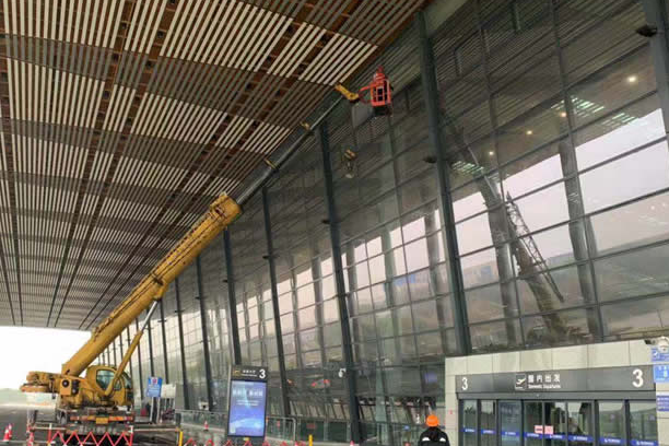 恩平玻璃幕墙维护和保养